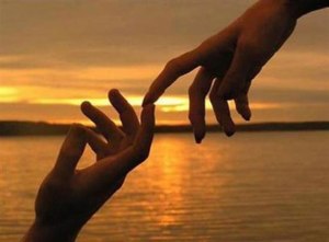 mani_al_tramonto