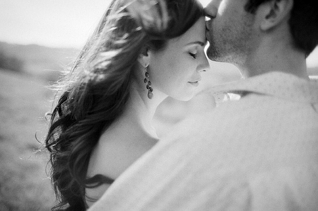 couple-kiss